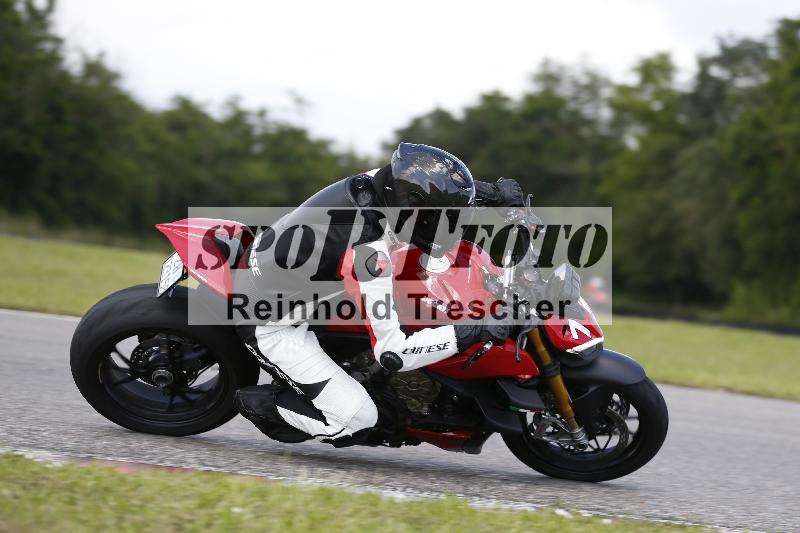 /Archiv-2024/29 12.06.2024 MOTO.CH Track Day ADR/Gruppe blau/71